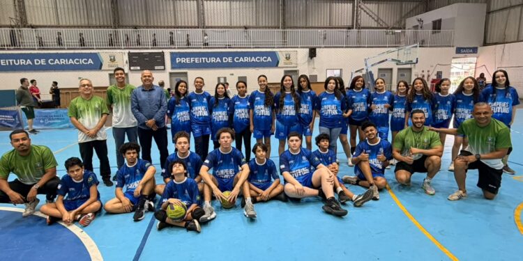 Secretaria de Esportes entrega materiais esportivos para alunos do Projeto Campeões de Futuro