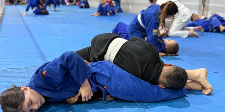 Cariacica Saudável: atletas de jiu-jitsu se preparam para campeonato deste domingo (5)