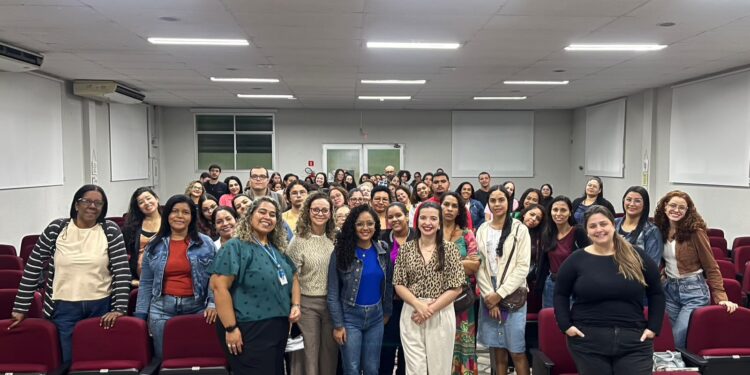 Estagiários da Educação Especial participam de formação sobre inclusão e manejo de crises em Cariacica