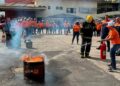 Defesa Civil promove aula prática sobre noções básicas de combate a princípios de incêndio