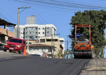 Ruas de Rio Branco, Vila Capixaba e Santa Cecília recebem recapeamento