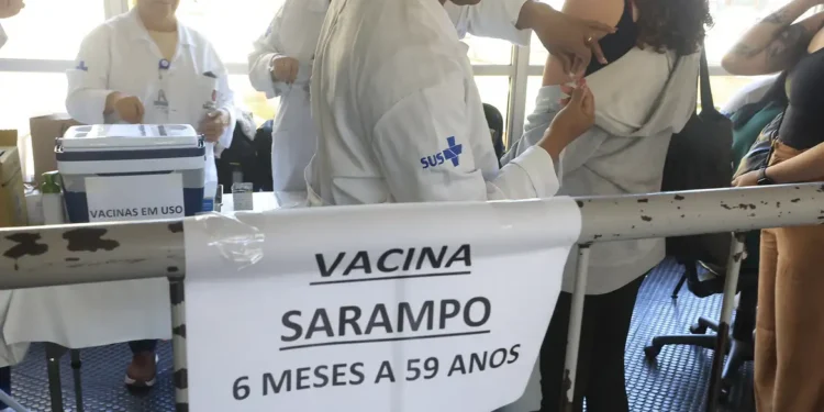 Mais de 795 mil vacinas contra o sarampo foram aplicadas em São Paulo
