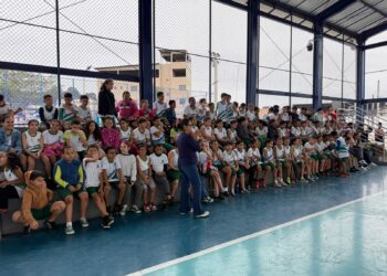 Alunos da Escola Cerqueira Lima comemoram Dia do Estudante com torneio interclasse