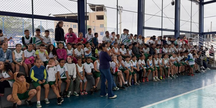Alunos da Escola Cerqueira Lima comemoram Dia do Estudante com torneio interclasse