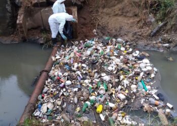 Prefeitura realiza limpeza de galeria e intensifica desobstrução de redes de drenagem em Campo Verde