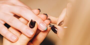 CariaciCapacita oferece cursos gratuitos de unha em gel, pedreiro e elétrica; veja como se inscrever