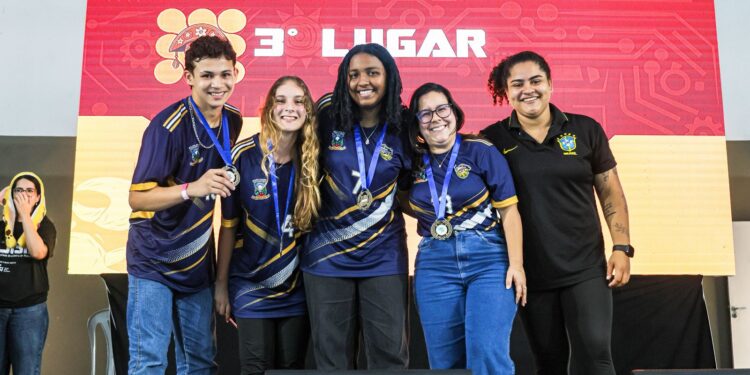 Escola rural de Cariacica sobe ao pódio na Olimpíada Brasileira de Robótica