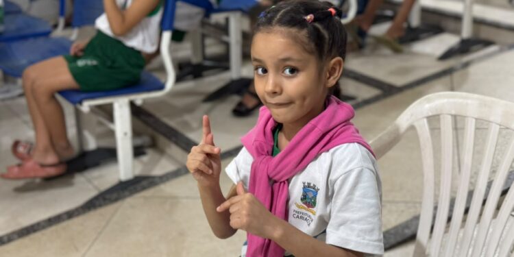 Quando as mãos falam: Setembro Verde promove inclusão e oficina de libras em escola de Itaquari