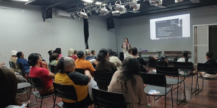 Cras de Nova Rosa da Penha realiza palestra educativa sobre prevenção às drogas